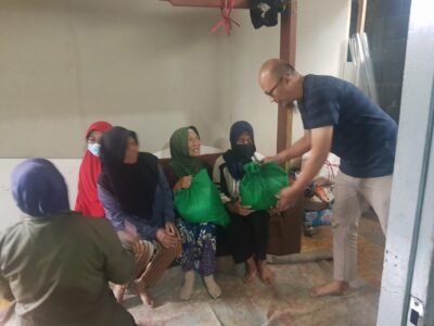 Penyaluran bantuan Gubernur Jawa Barat